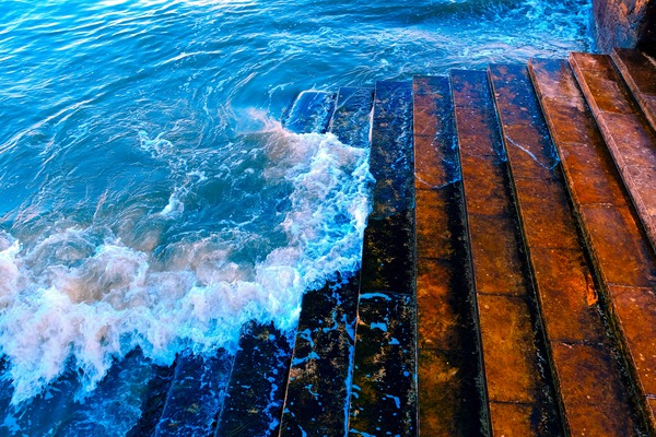 Step into the Wave 2 Print